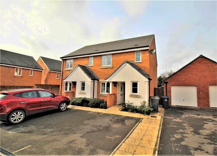 3 Bedroom Semi-Detached House To Rent In Anson Avenue, Calne, SN11