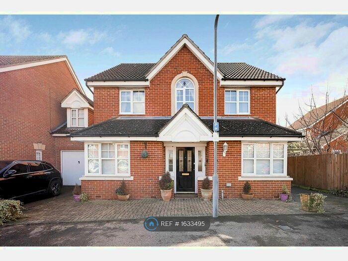 5 Bedroom Detached House To Rent In Ludham Close, Ilford, IG6