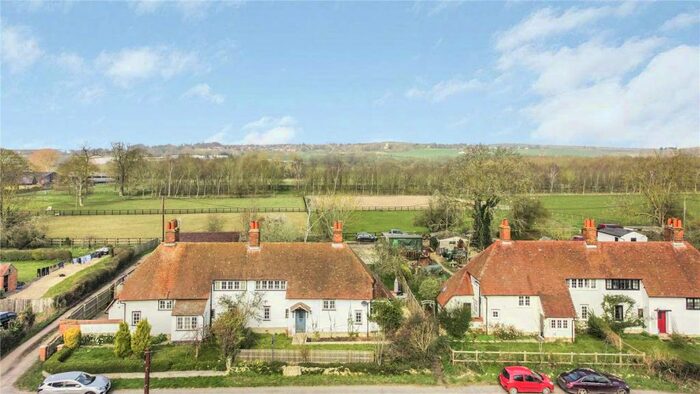 3 Bedroom Semi-Detached House For Sale In Scotsgrove, Thame, OX9