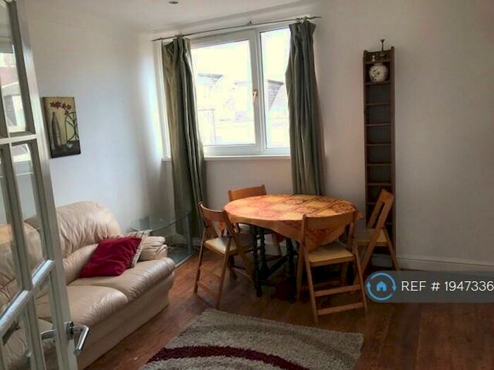 2 Bedroom Flat To Rent In Esslemont Avenue, Aberdeen, AB25
