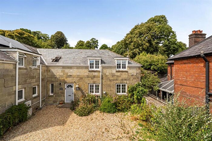 3 Bedroom Semi Detached House For Sale In St. James Street, Shaftesbury, SP7