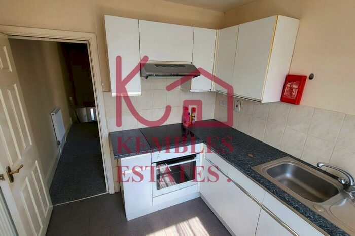 1 Bedroom Flat To Rent In First Floor Flat, Rockingham Road, DN2