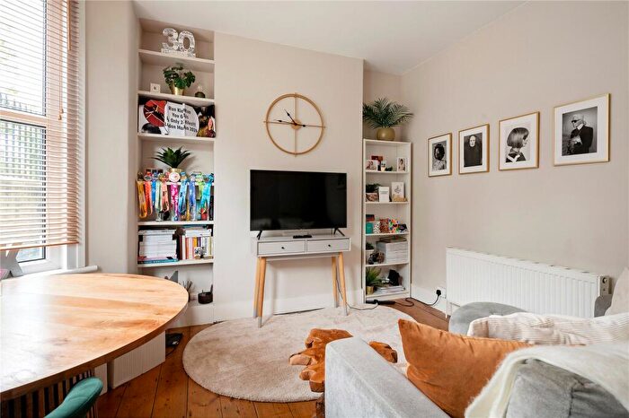 1 Bedroom Apartment To Rent In Temple Dwellings, Temple Street, London, E2