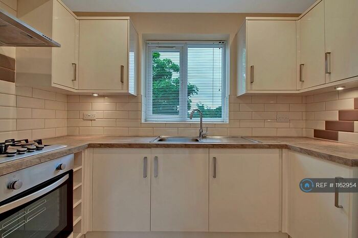 2 Bedroom Flat To Rent In Rail Lodge, Northwood, HA6