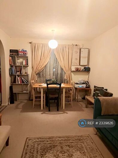 2 Bedroom Flat To Rent In Autumn Drive, Sutton, SM2
