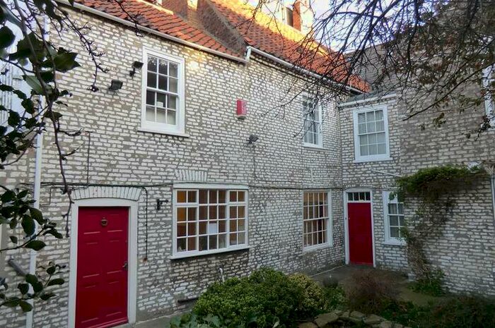 1 Bedroom Studio Flat To Rent In North Bar Within, Beverley, HU17