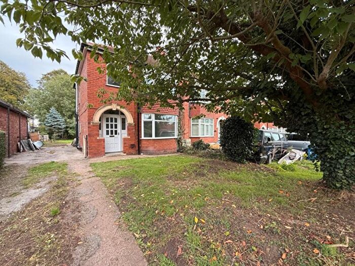 3 Bedroom Semi-Detached House To Rent In Greenway, Worksop, S81