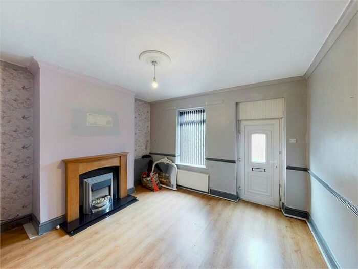 3 Bedroom End Of Terrace House For Sale In Cross Street, Wombwell, Barnsley, South Yorkshire, S73