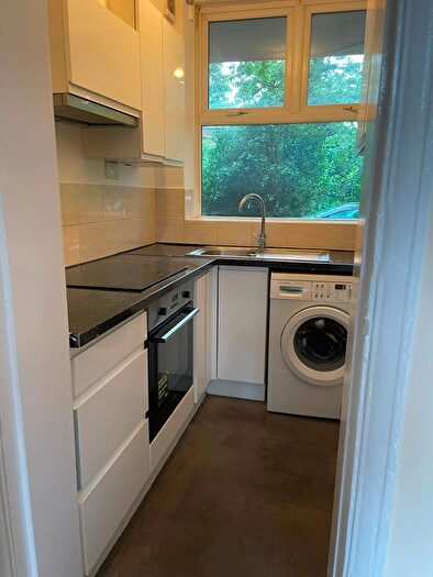 2 Bedroom Flat To Rent In Angel Close, Edmonton, N18