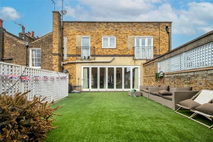 3 Bedroom Flat For Sale In Coleman Fields, London, N1