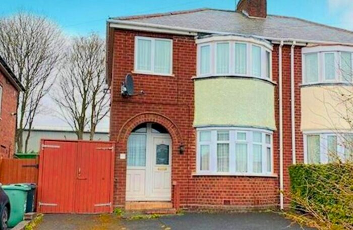 3 Bedroom Semi-Detached House To Rent In Halesowen Road, Dudley DY2