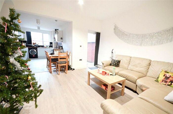 6 Bedroom House To Rent In East Grove, Manchester, Greater Manchester, M13