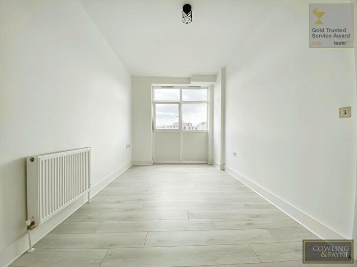 2 Bedroom Apartment To Rent In High Street, Wickford, Essex, SS12