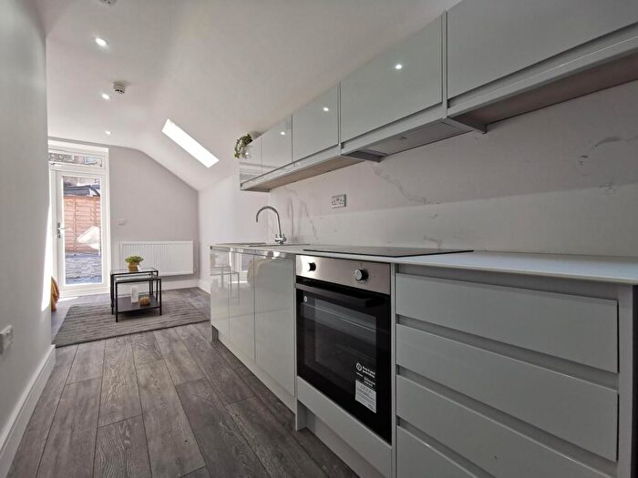 2 Bedroom Apartment To Rent In High Road, Willesden Green, NW10