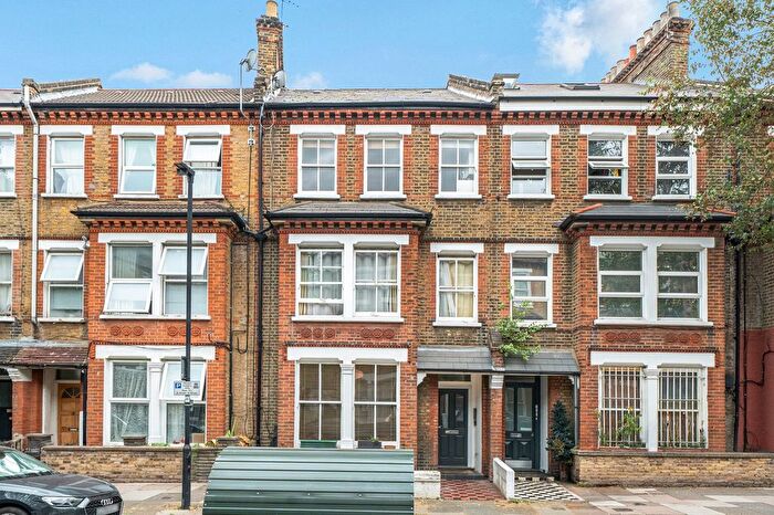 1 Bedroom Flat For Sale In Heyford Avenue, London, SW8