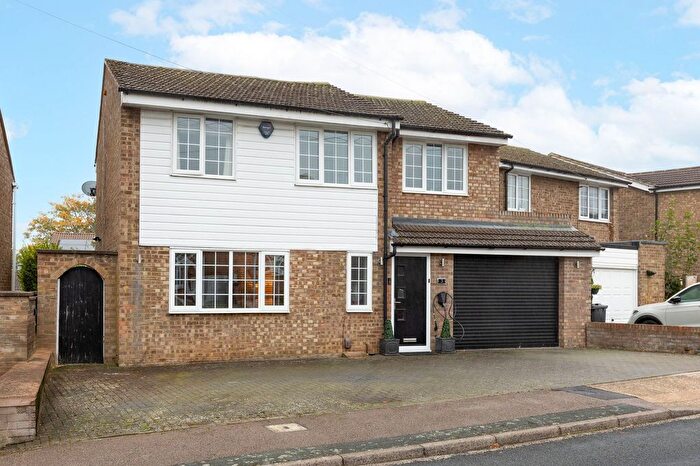 4 Bedroom Detached House For Sale In Bowmans Avenue, Hitchin, SG4