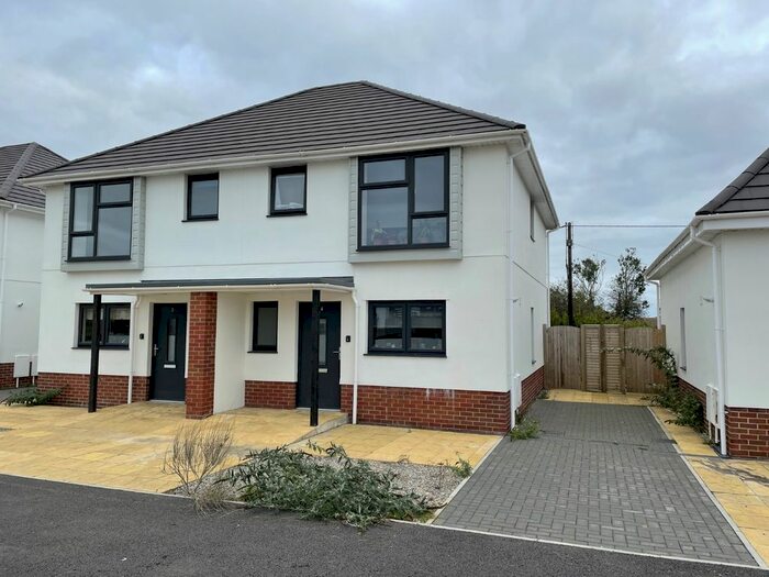 3 Bedroom Semi-Detached House For Sale In Wherry Close, Threemilestone, Truro, Cornwall TR3