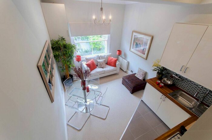 1 Bedroom Flat To Rent In Hammersmith Grove, Brackenbury Village, London, W6