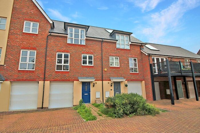 3 Bedroom Terraced House To Rent In Scaldwell Place, Aylesbury, Aylesbury, HP21