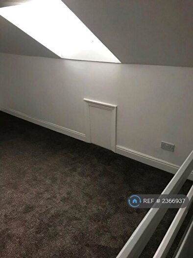 1 Bedroom Flat To Rent In Manchester Road, Huddersfield, HD4