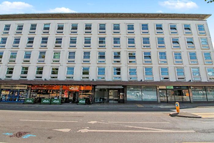 2 Bedroom Apartment For Sale In Clarendon Avenue, Leamington Spa, Warwickshire, CV32
