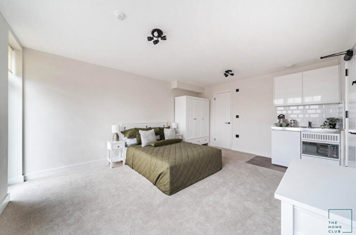 Studio To Rent In High Street, Aldershot, GU12