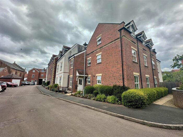 1 Bedroom Flat To Rent In Stokes Mews, Newent, GL18