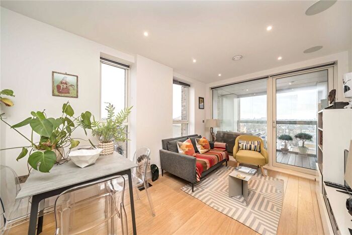 2 Bedroom Flat To Rent In Stockwell Park Walk, London, SW9