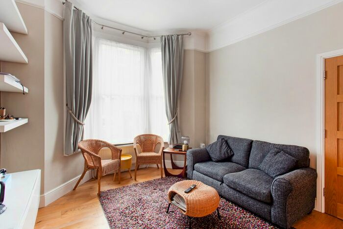1 Bedroom Flat To Rent In Annandale Road, Chiswick, W4