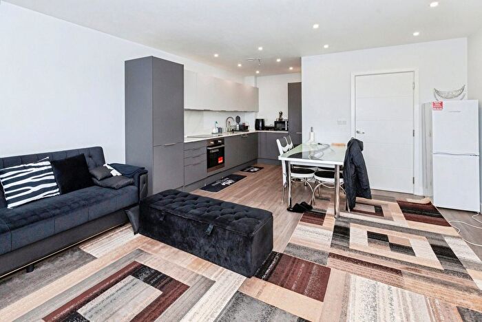 2 Bedroom Flat For Sale In Dover Court, Dominion Road, Southall, UB2