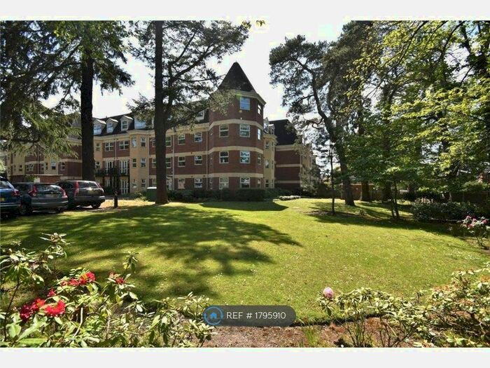2 Bedroom Flat To Rent In Elmhurst Court, Camberley, GU15
