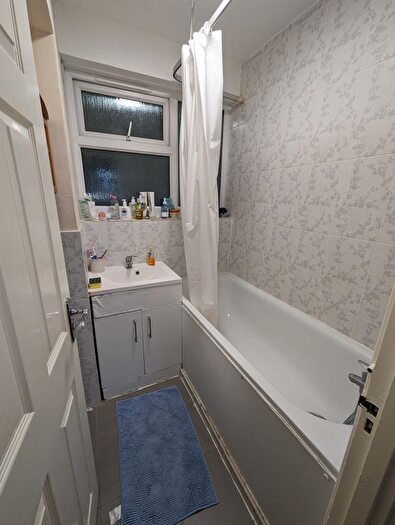 2 Bedroom Flat For Sale In Charles Square, London, N1