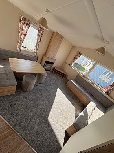 2 Bedroom Mobile/park Home For Sale In Halfway Road, Minster-On-Sea, ME12