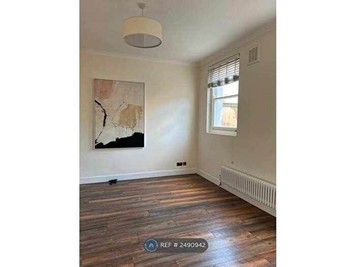 2 Bedroom Flat To Rent In New North Road, Islington London, N1