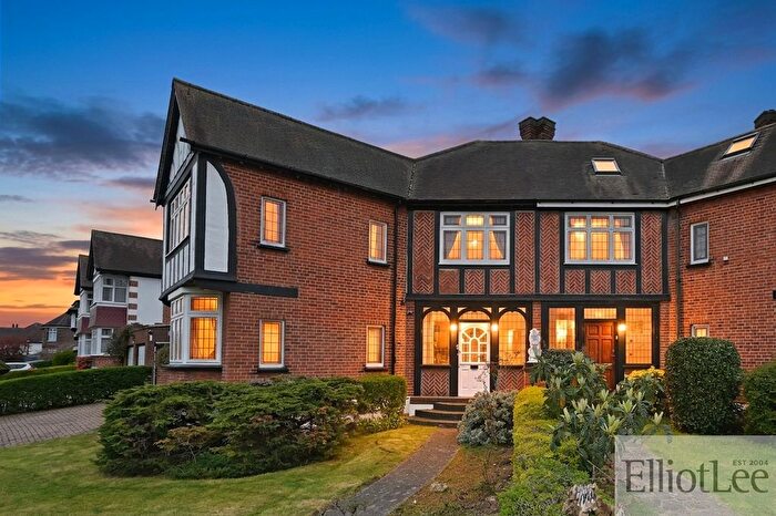 4 Bedroom Semi Detached House For Sale In Campden Crescent, Wembley, HA0