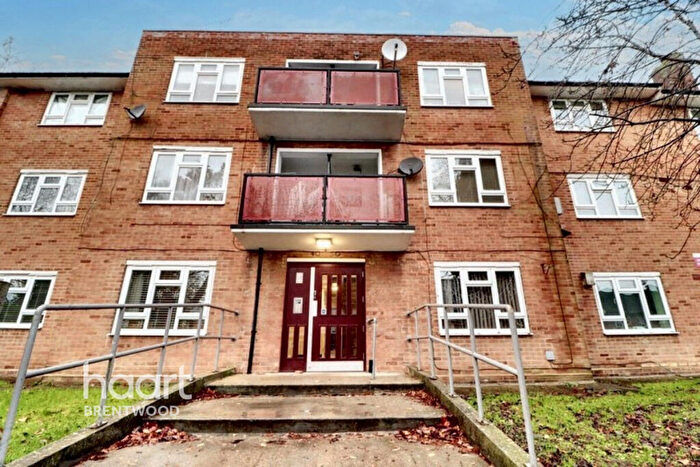 2 Bedroom Apartment For Sale In St Stephens Crescent, Brentwood, CM13