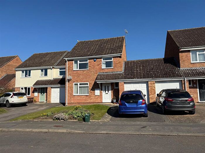 3 Bedroom Link Detached House For Sale In Popes Meade, Highnam, Gloucester, GL2