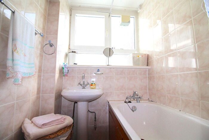 2 Bedroom Flat For Sale In Flat, Regents Court, Pownall Road, London, E8