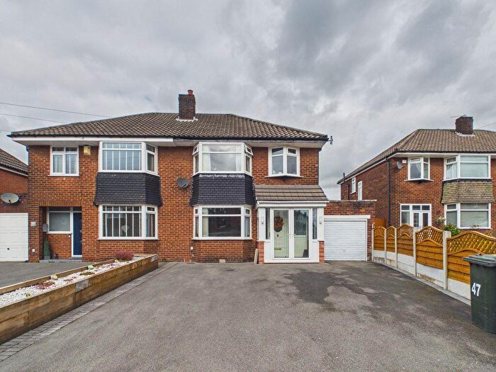 3 Bedroom Semi-Detached House For Sale In Malvern Road, Alkrington, Middleton, Manchester, M24