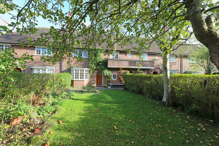 1 Bedroom Apartment To Rent In Neale Close, Hampstead Garden Suburb, N2