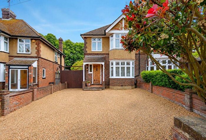 4 Bedroom Semi-Detached House For Sale In Kingsway, Dunstable, Bedfordshire, LU5