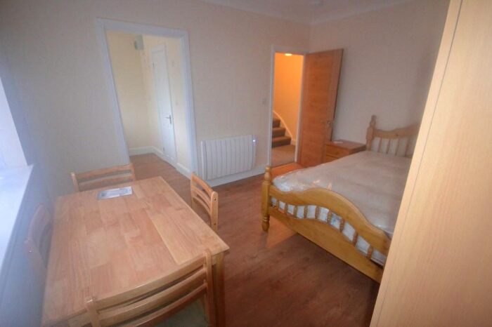 Studio To Rent In Deanscroft Avenue, London, NW9