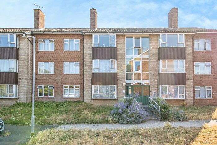 2 Bedroom Flat For Sale In Birkfield Drive, Suffolk, IP2