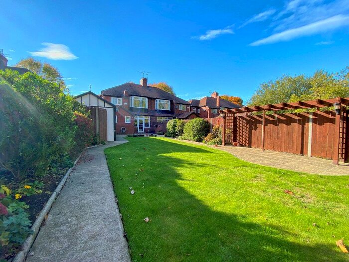 3 Bedroom Semi Detached House For Sale In Wolfreton Lane, Willerby