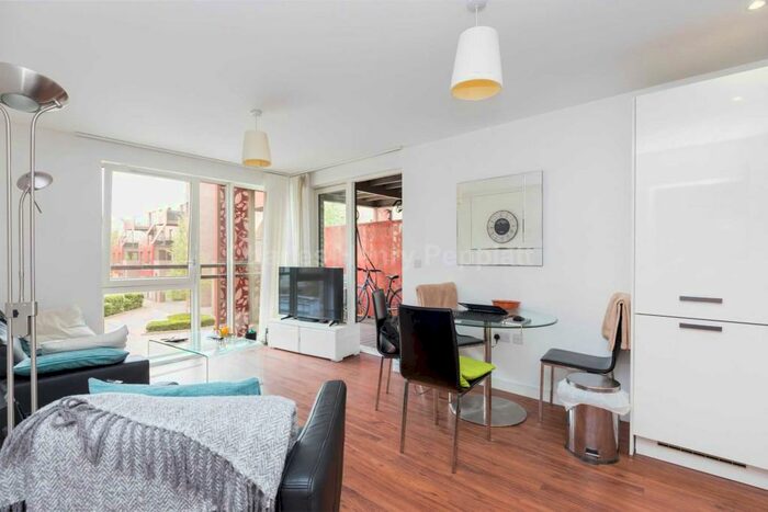 2 Bedroom Apartment To Rent In Blondin Way, Surrey Quays, SE16