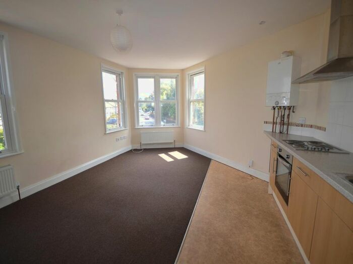 2 Bedroom Flat To Rent In Church Road, Tovil, Maidstone, Kent, ME15