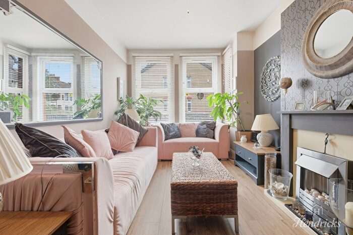 1 Bedroom Flat For Sale In Westborough Road, Westcliff-On-Sea, SS0