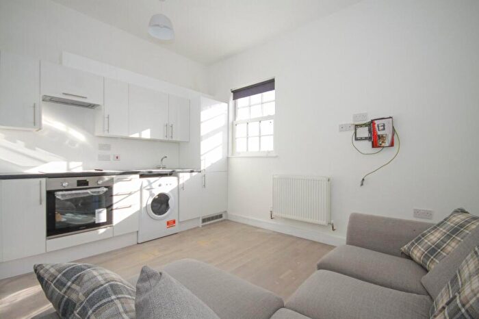 1 Bedroom Flat To Rent In Bluetown, Kent, ME12