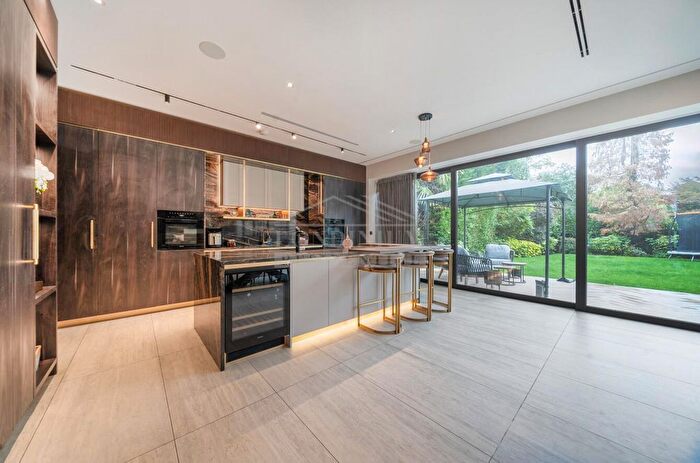 5 Bedroom Detached House For Sale In Glanleam Road, Stanmore, HA7