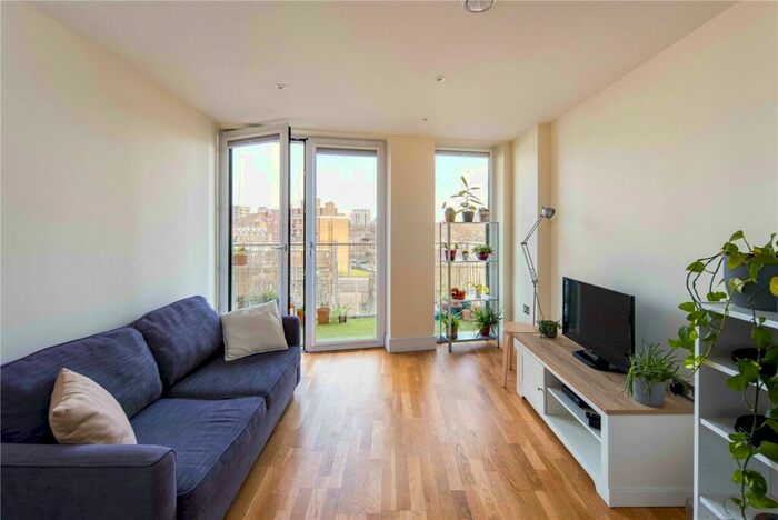 2 Bedroom Flat To Rent In Langan House, Keymer Place, London, E14